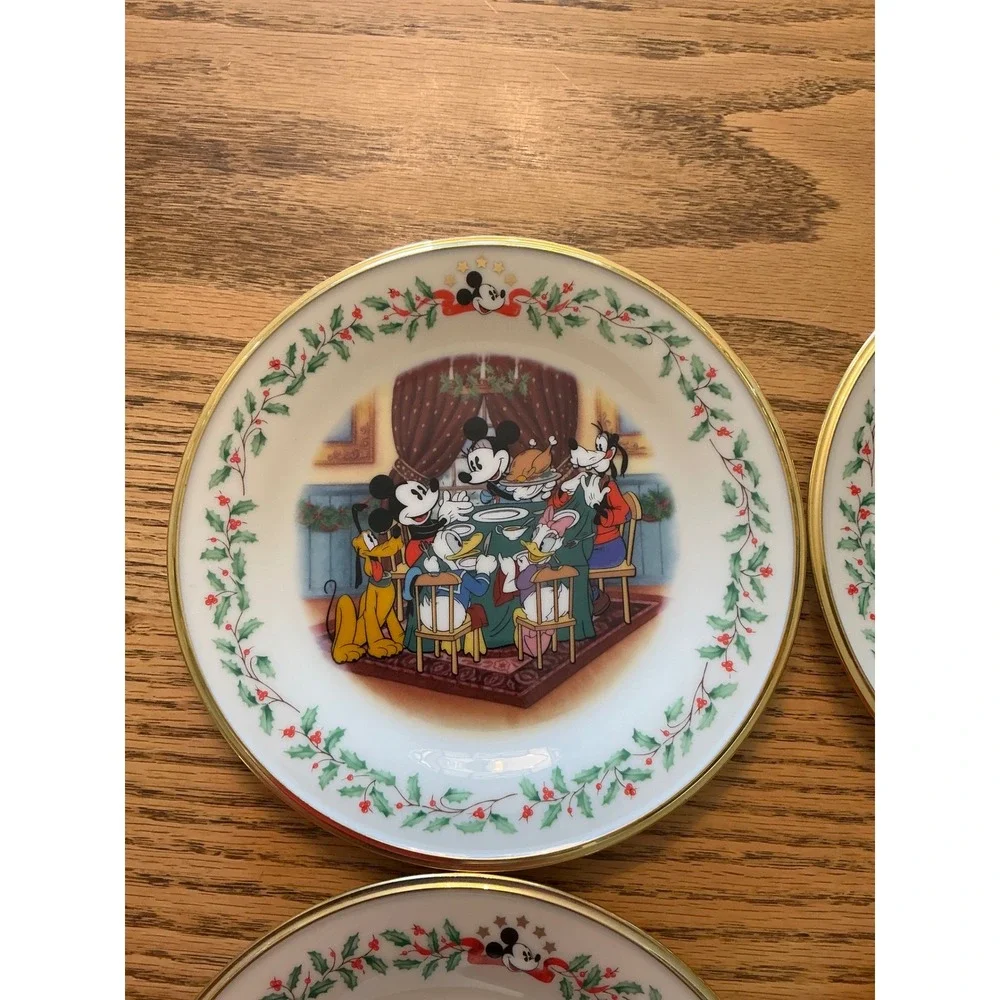 Lenox Disney Mickey & Co Holiday Plates Set of 4 Ivory China Gold Rim Christmas